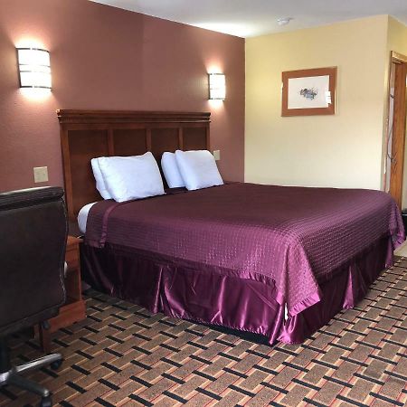 Americas Best Value Inn-Indianola Екстериор снимка