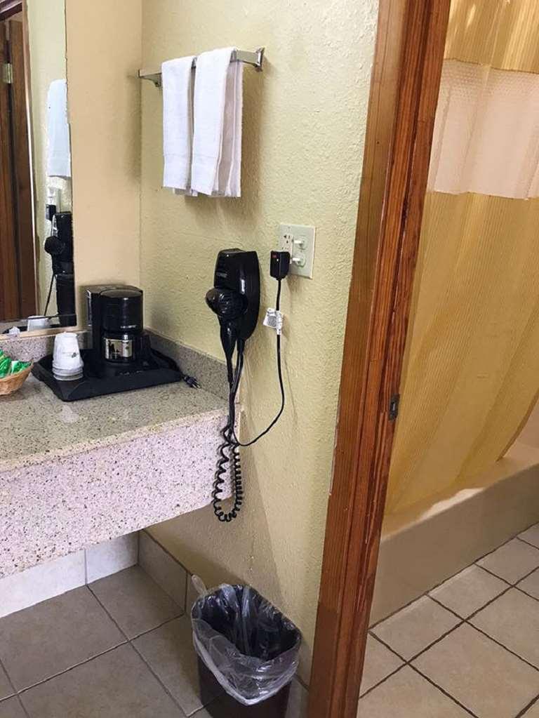 Americas Best Value Inn-Indianola Стая снимка