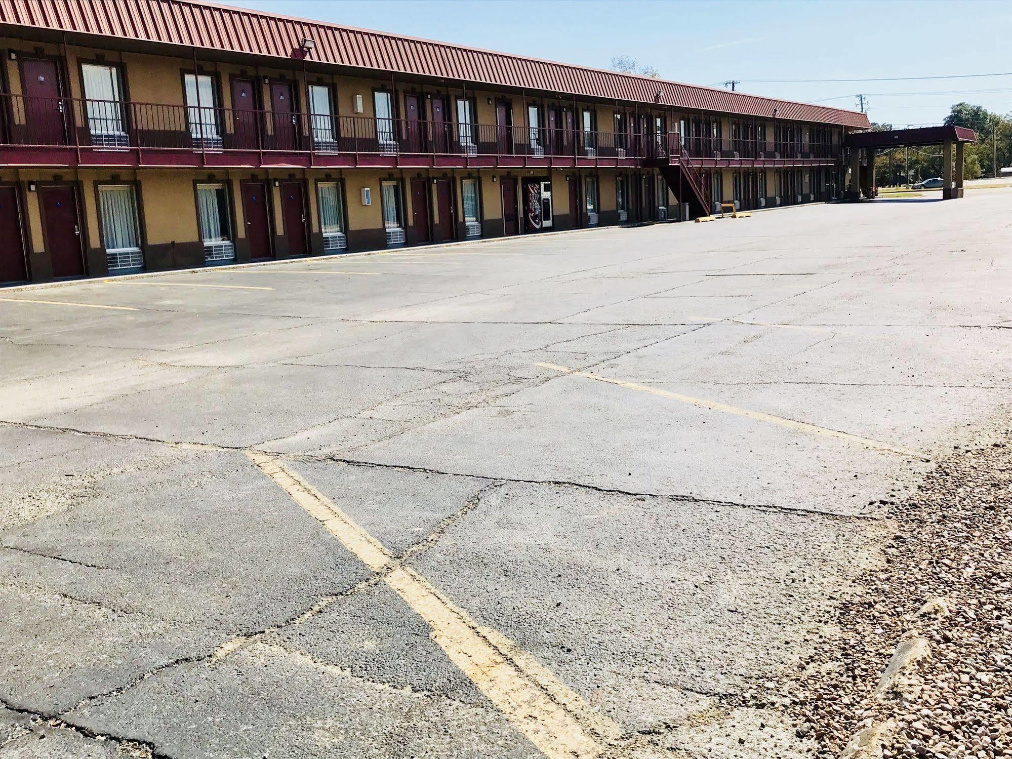 Americas Best Value Inn-Indianola Екстериор снимка