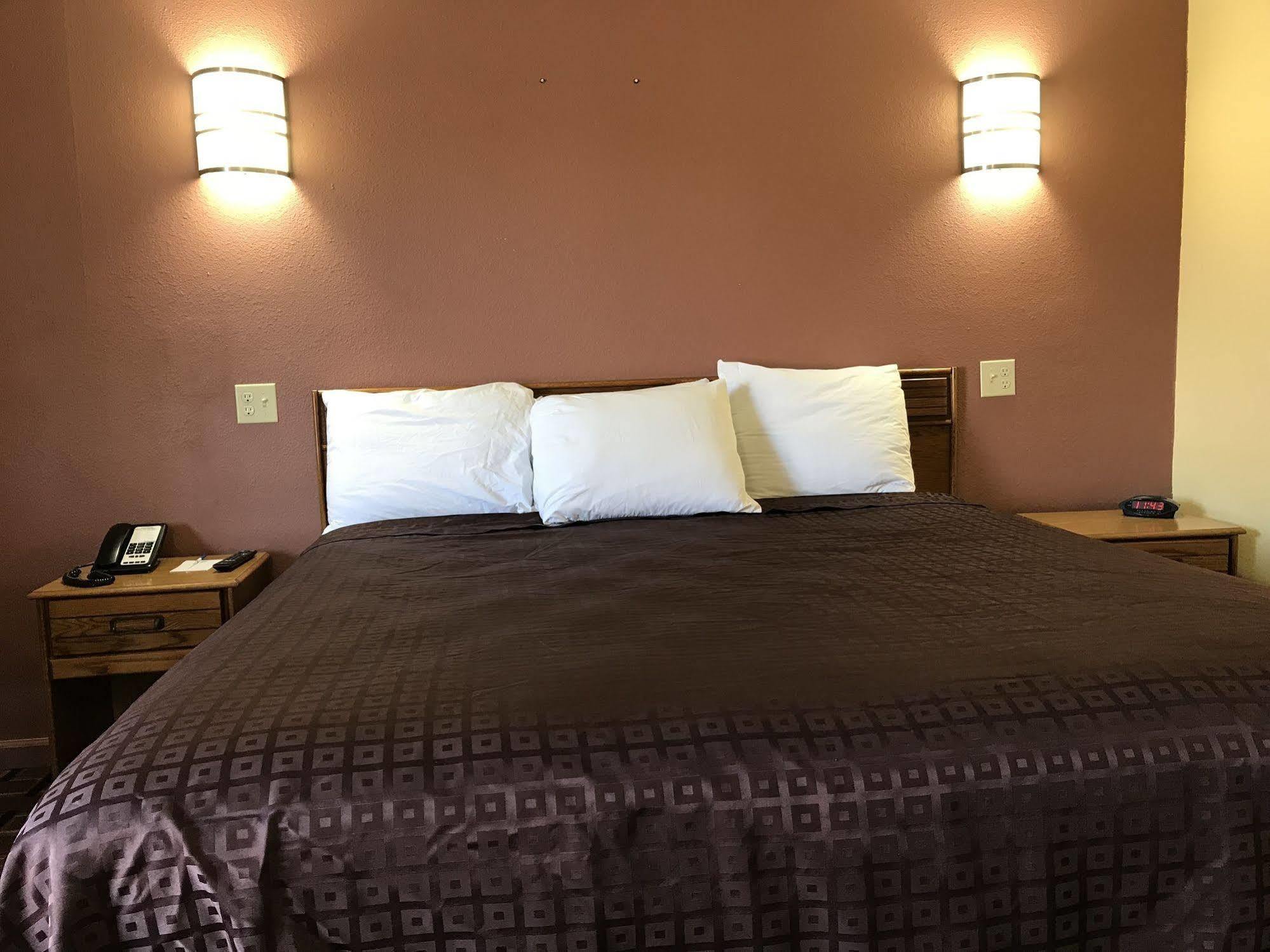 Americas Best Value Inn-Indianola Екстериор снимка