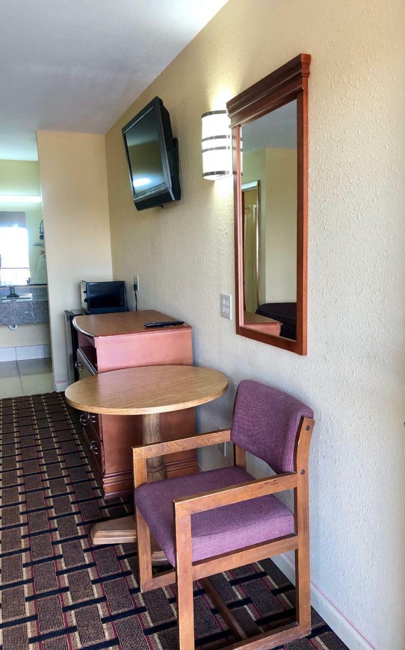 Americas Best Value Inn-Indianola Екстериор снимка