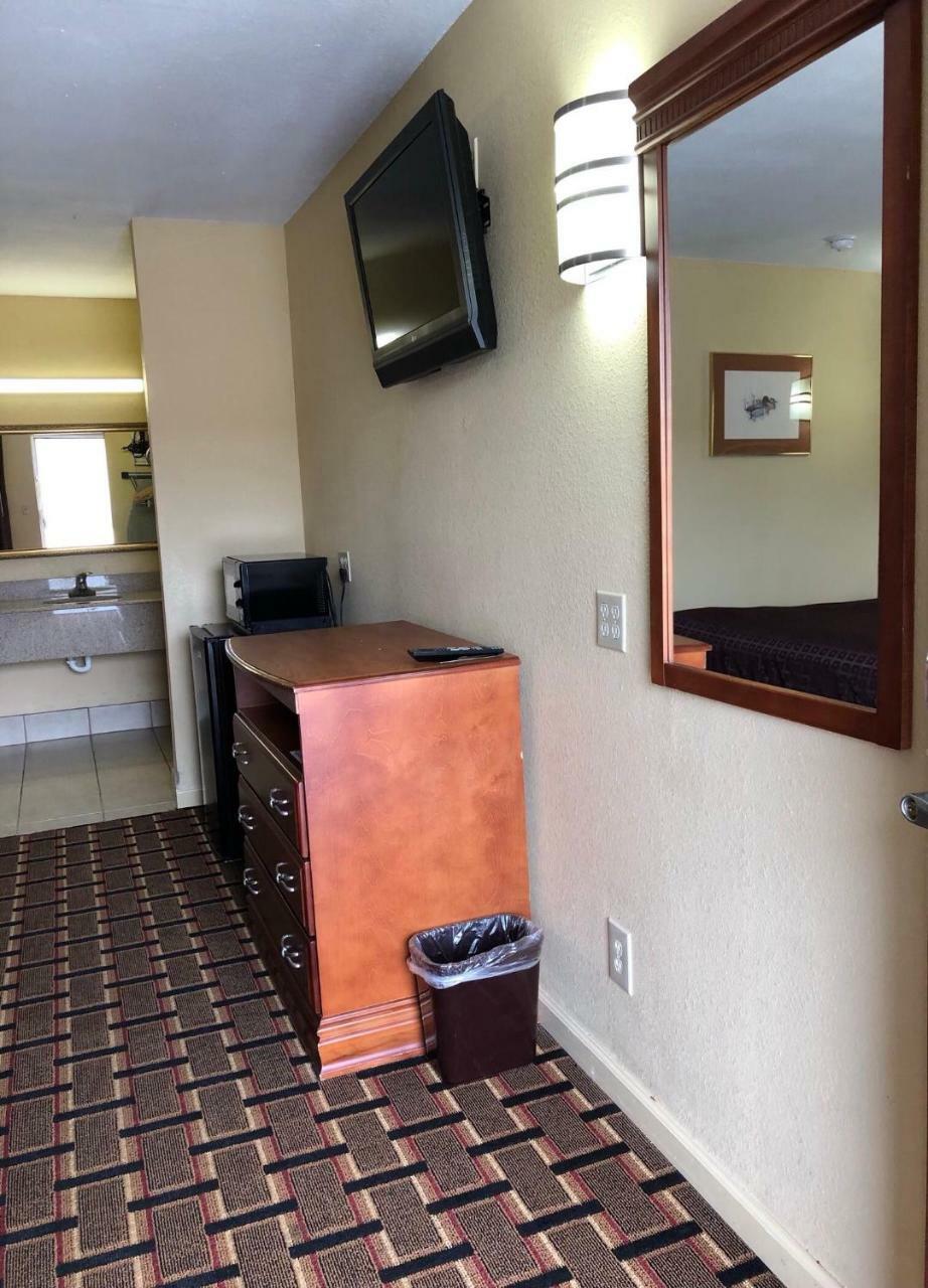Americas Best Value Inn-Indianola Екстериор снимка