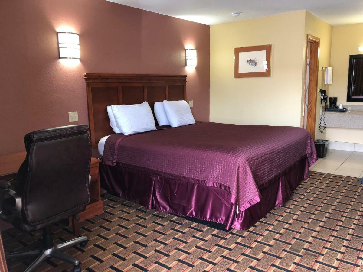Americas Best Value Inn-Indianola Екстериор снимка