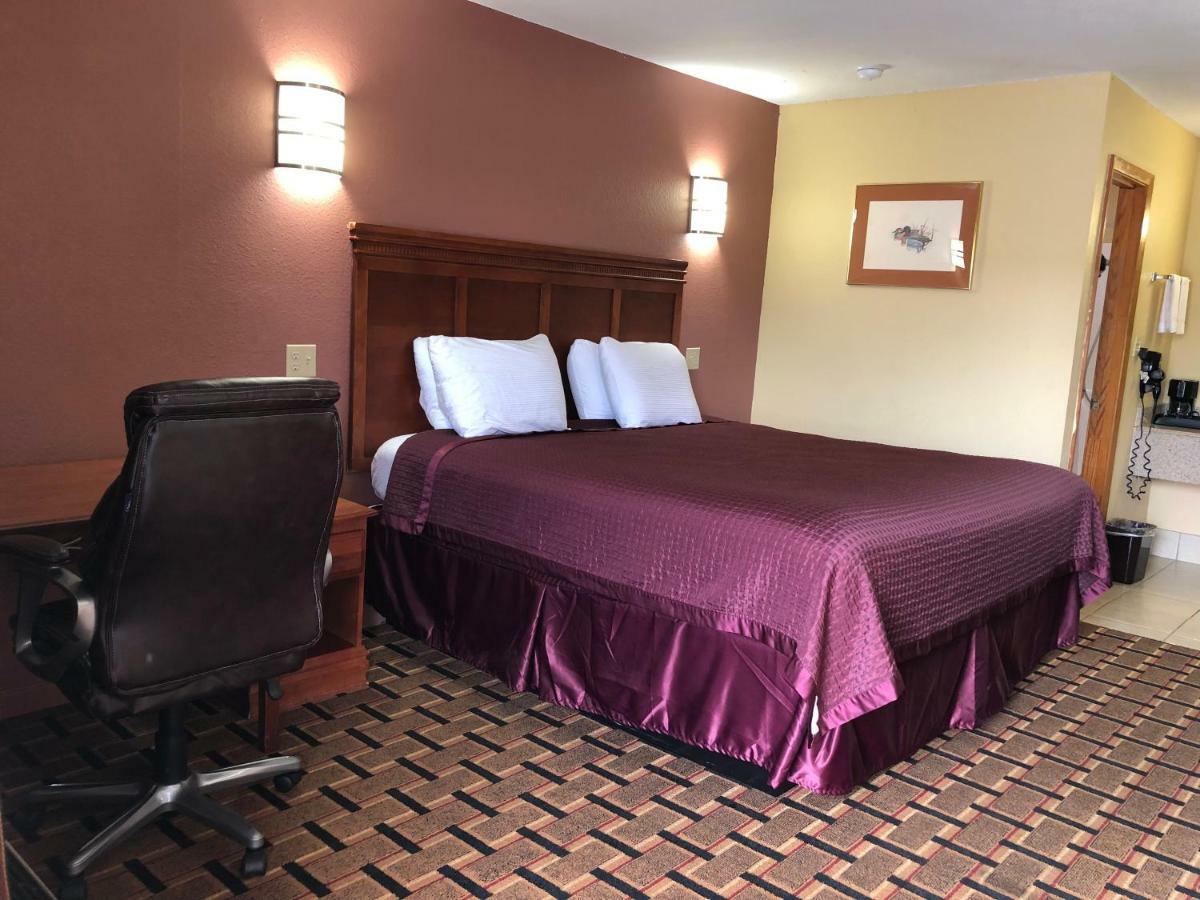 Americas Best Value Inn-Indianola Екстериор снимка